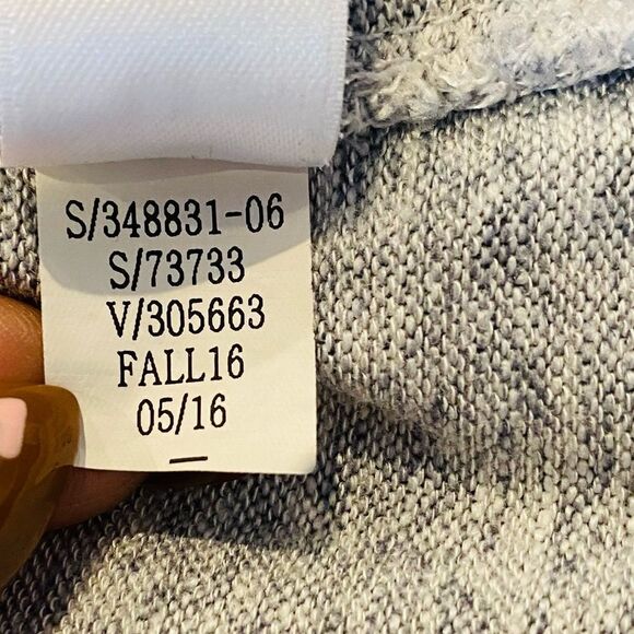 Athleta Luxe Pose Gray Heathered Long Sleeve Thumbhole Top Size Small - Picture 6 of 7